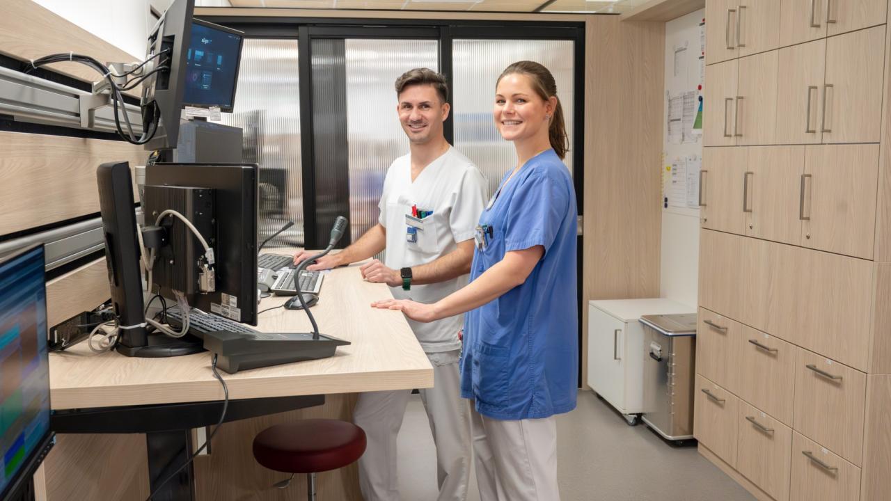 Im Kontrollraum der Strahlentherapie erleben Sie moderne Abläufe und bekommen Einblick in technische und organisatorische Prozesse. © 